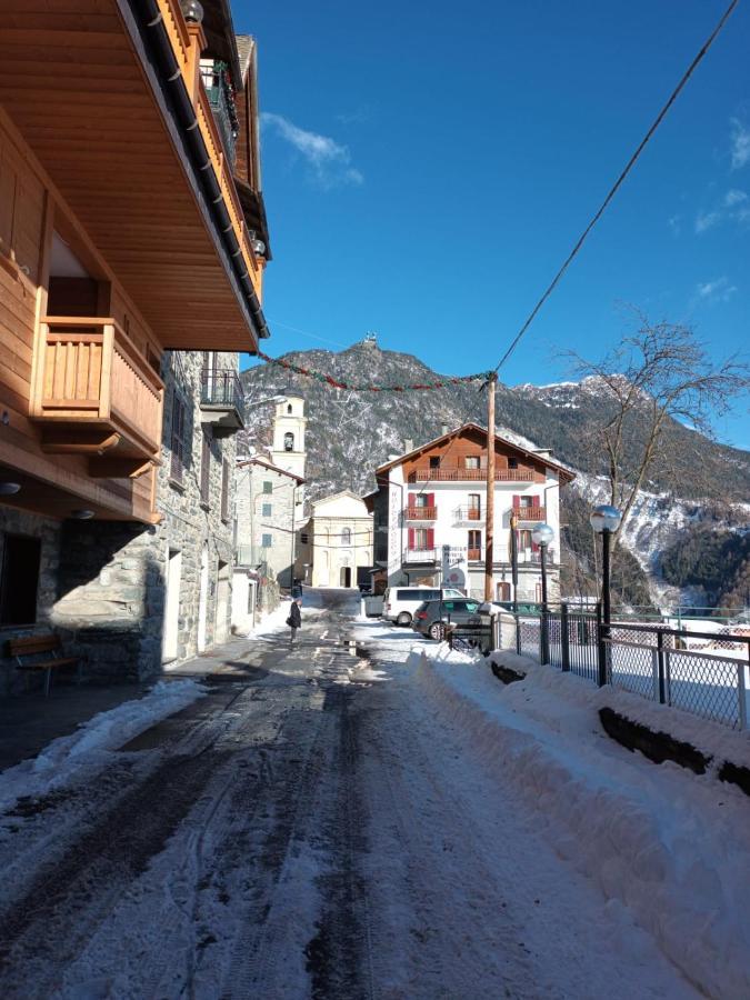 Grazioso Trilocale Con Ampia Terrazza Apartment Chiesa in Valmalenco Luaran gambar